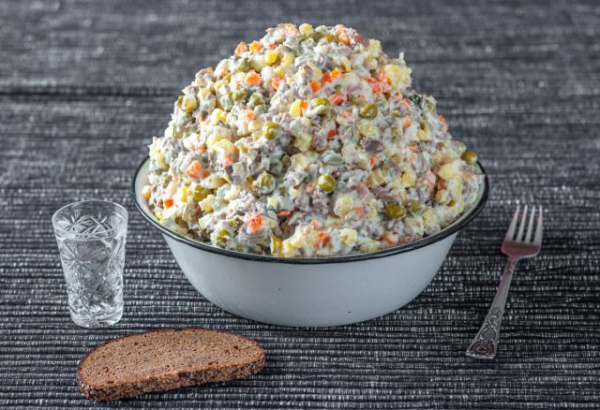 12+ блюд советской кухни, за которые стыдно — но мы всё равно их любим 12+ блюд советской кухни, за которые стыдно — но мы всё равно их любим