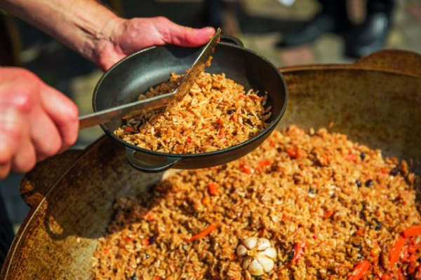 Идеальный новогодний стол 2026 — забудьте про «майонез вёдрами» Идеальный новогодний стол 2026 — забудьте про «майонез вёдрами»