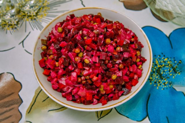 Идеальный новогодний стол 2026 — забудьте про «майонез вёдрами» Идеальный новогодний стол 2026 — забудьте про «майонез вёдрами»